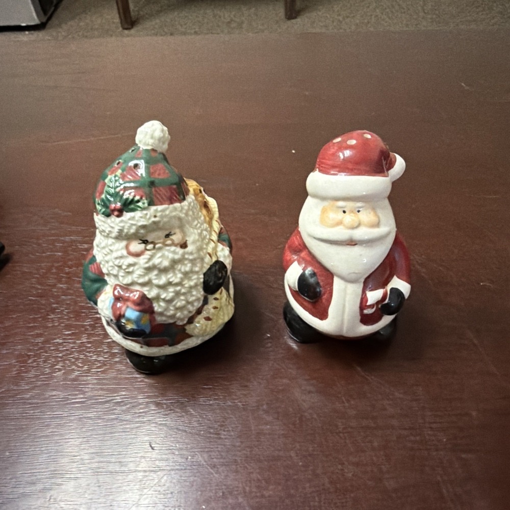 Santa Salt and Pepper Shakers Hand Painted Pre Owned Good Condition
